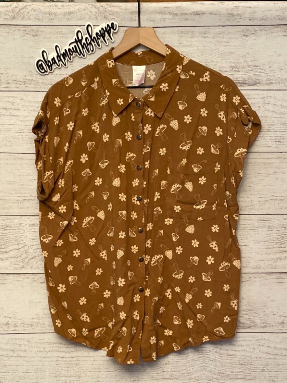 No Boundaries Mushroom and Flowers Cottagecore Button Down Shirt XXXL (21)
